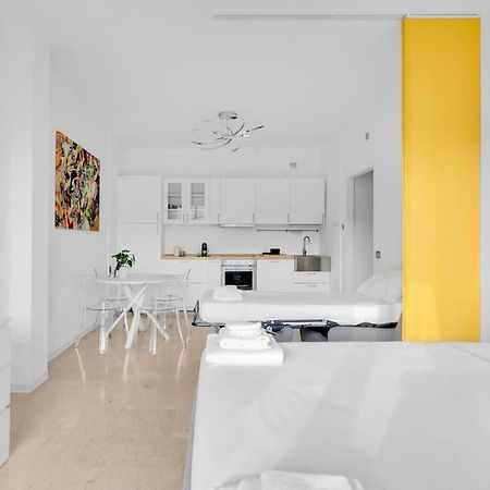 Yellow Flat Central Milano Esterno foto
