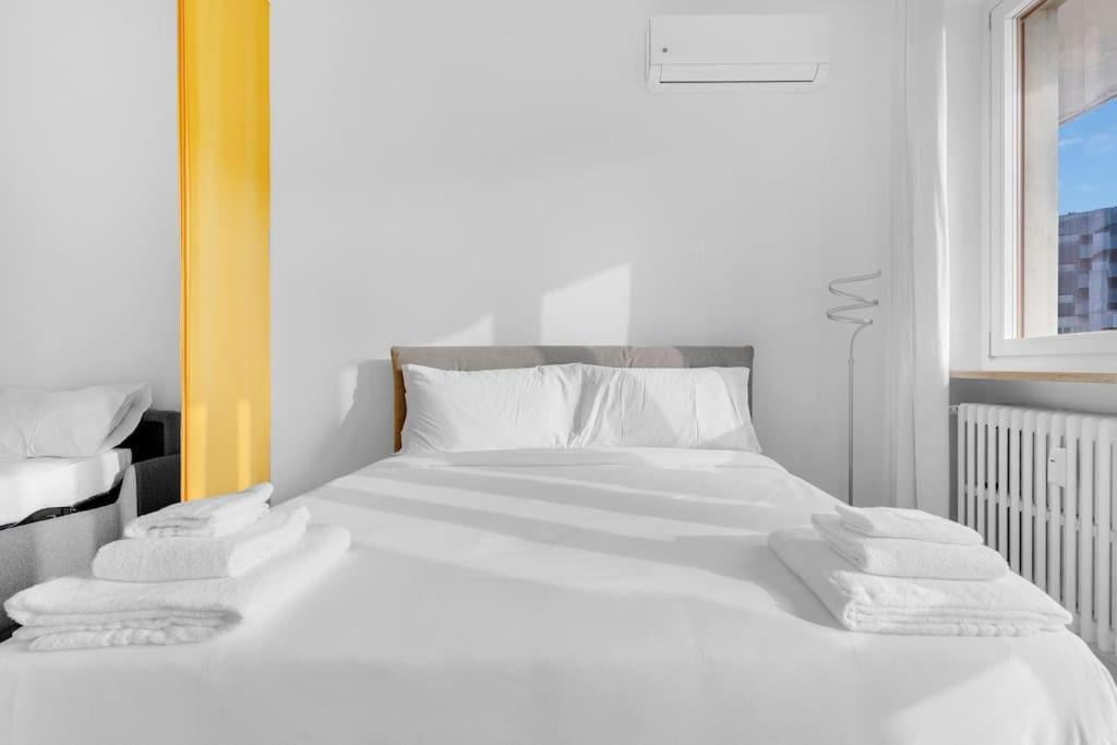 Yellow Flat Central Milano Esterno foto