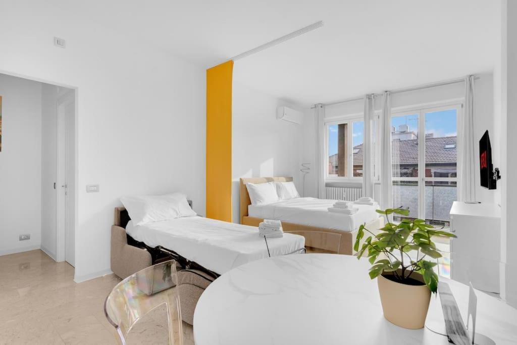 Yellow Flat Central Milano Esterno foto